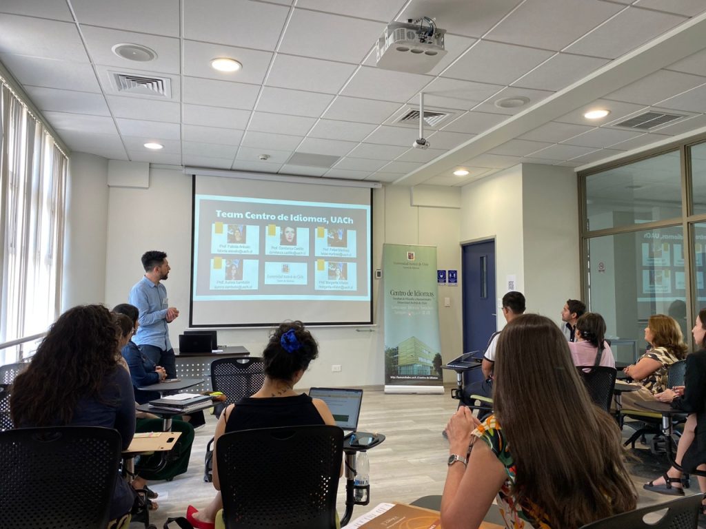 Docentes del Centro de Idiomas UACh fortalecen vínculos para la