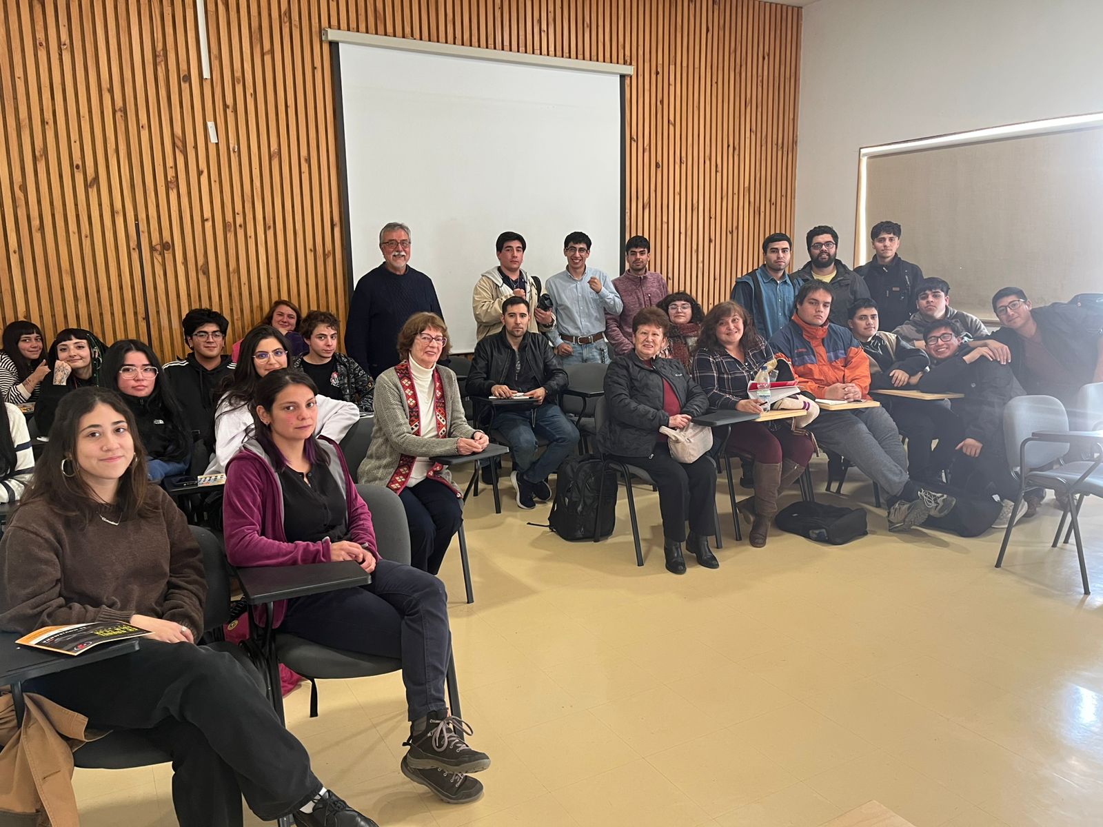 Estudiantes de Pedagogía en Historia UACh crean contenidos digitales ...